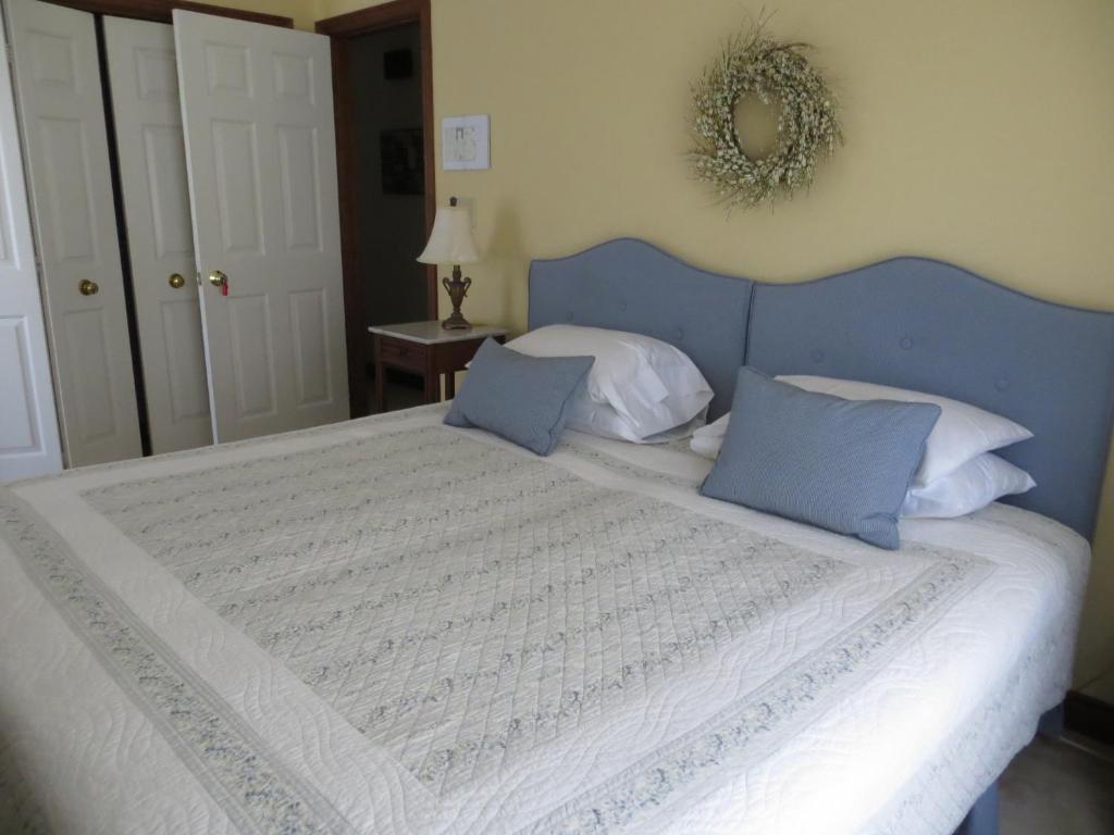 Cedar Gables Bed & Breakfast Niagara-on-the-Lake Bilik gambar
